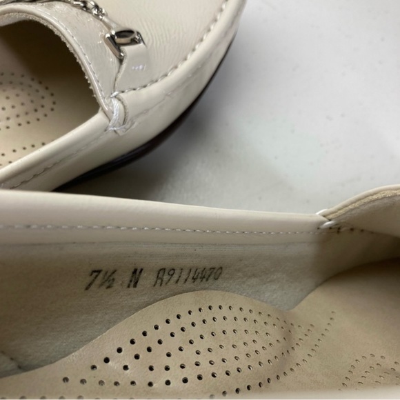 SAS Metro - Leather Loafer
Color: Bone Patent 7.5 N - Picture 8 of 13